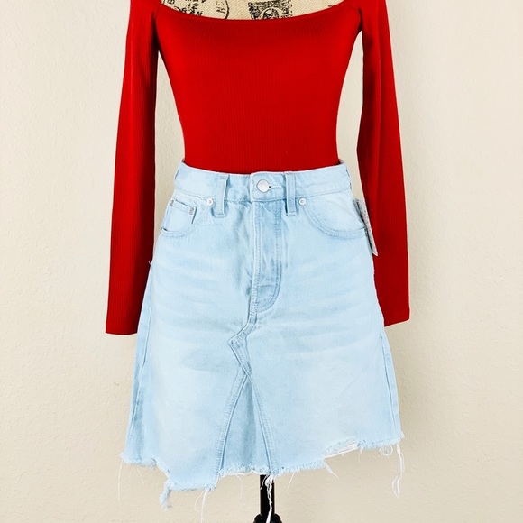 ❤️NWT Free People Frayed Denim Skirt Sizes-25+26 - Picture 3 of 8